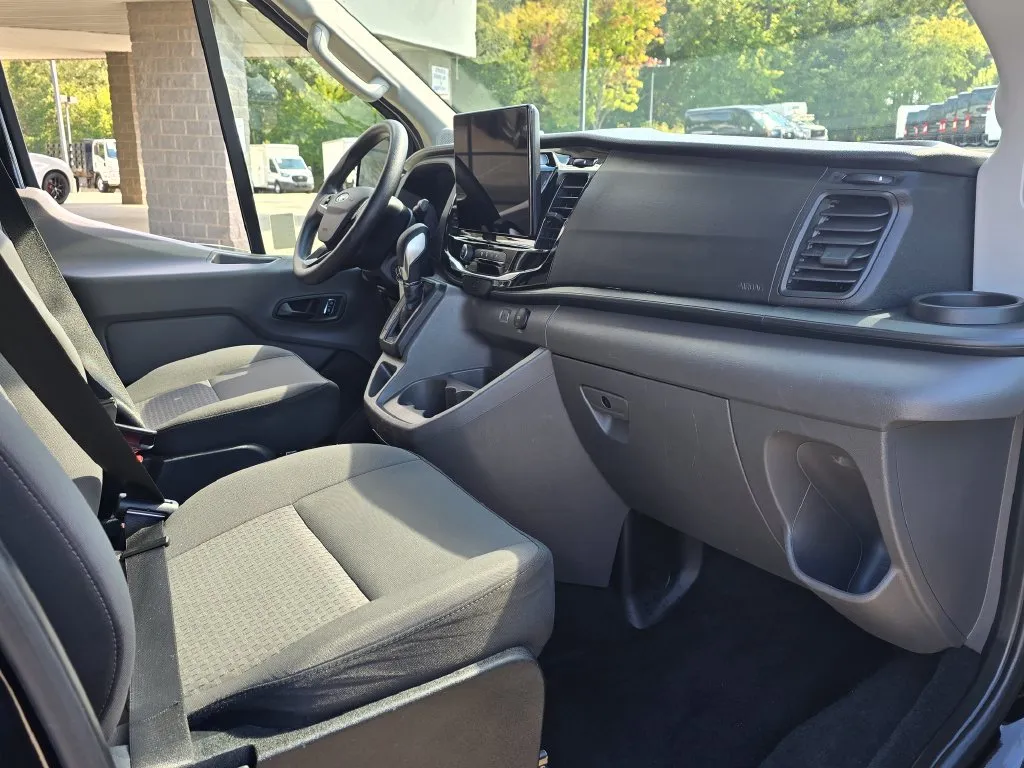 Ford Transit-350 photo 23