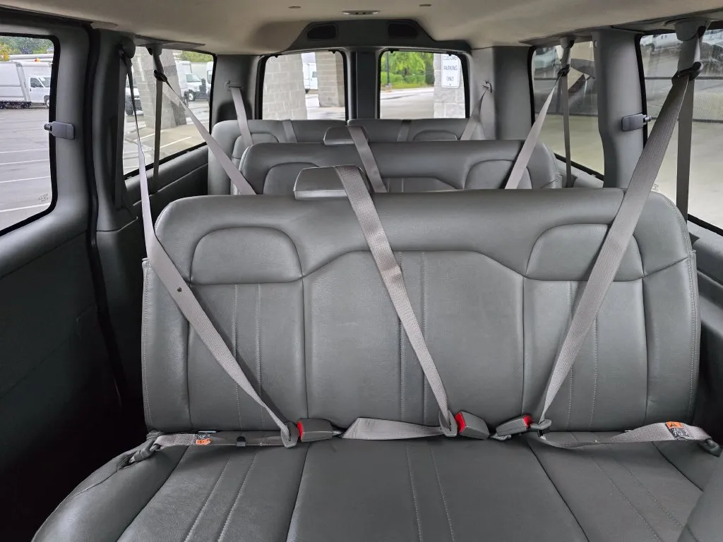 GMC Savana photo 14