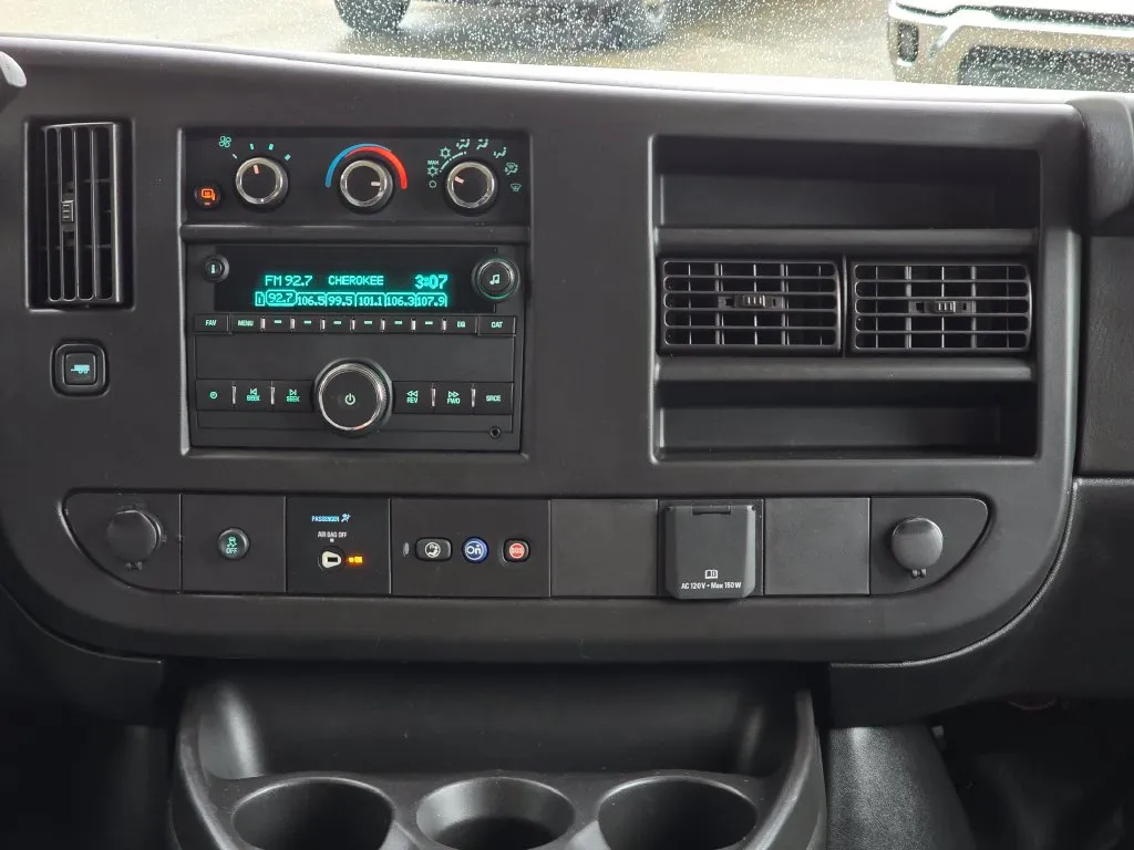GMC Savana photo 21