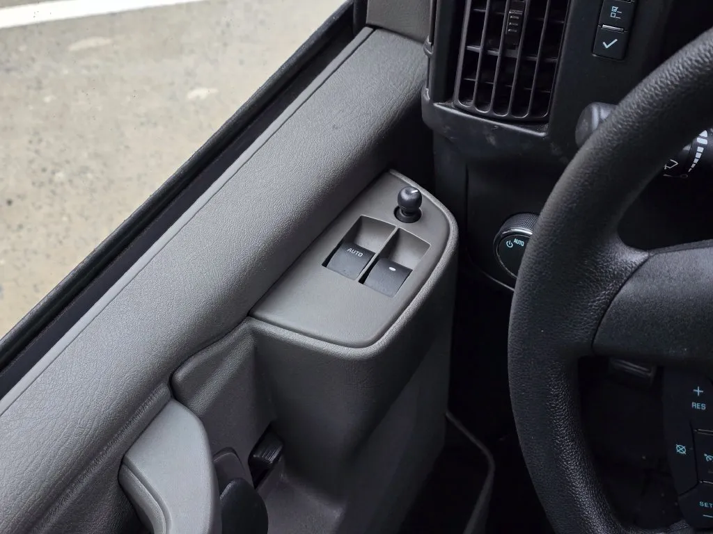 GMC Savana photo 27