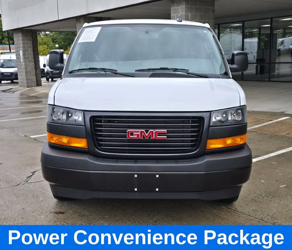 GMC Savana photo 10