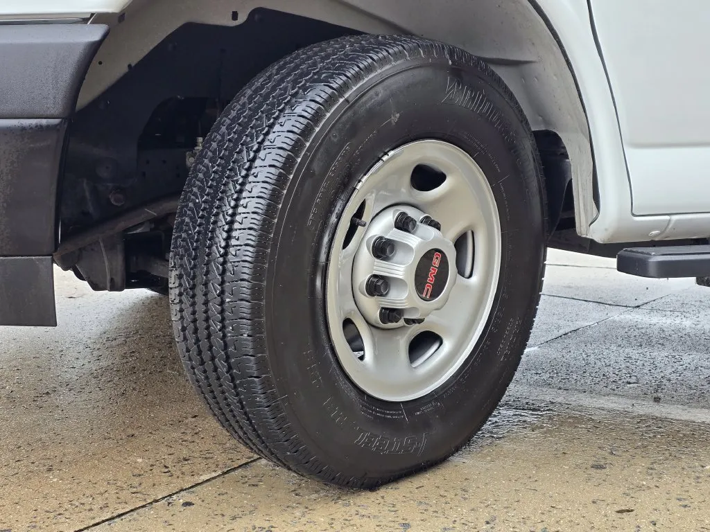 GMC Savana photo 34