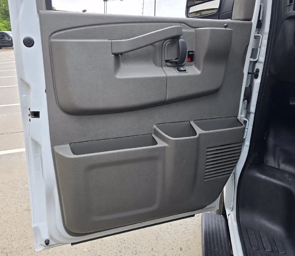 GMC Savana photo 26