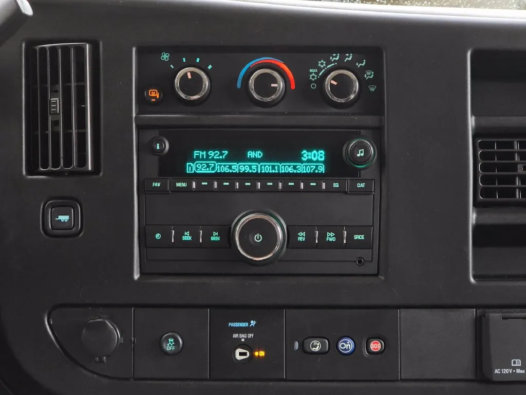 GMC Savana photo 22