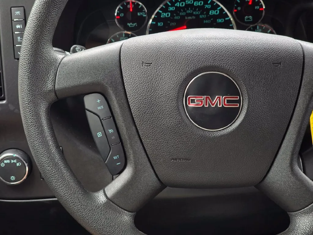 GMC Savana photo 18