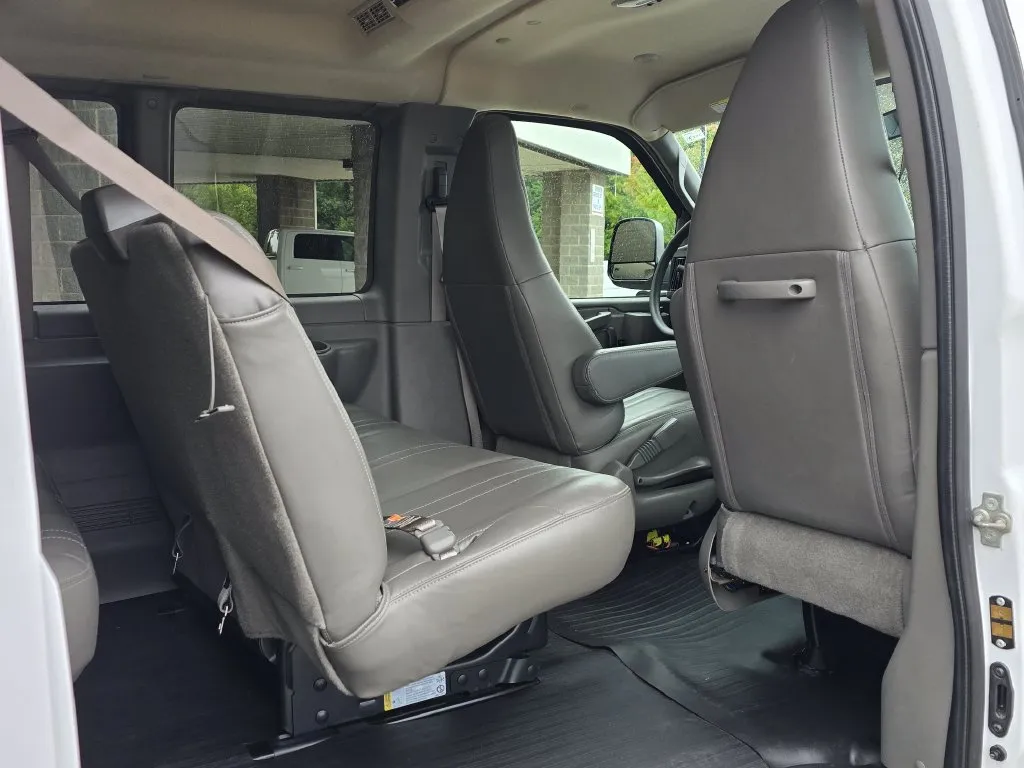 GMC Savana photo 13