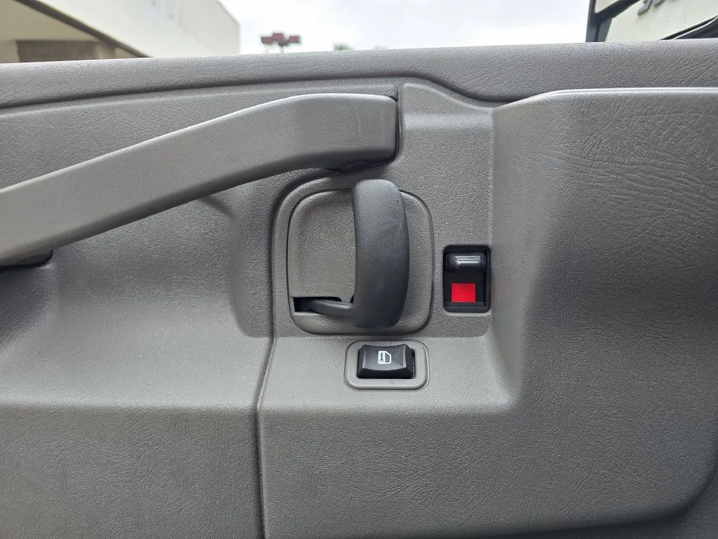 GMC Savana photo 28