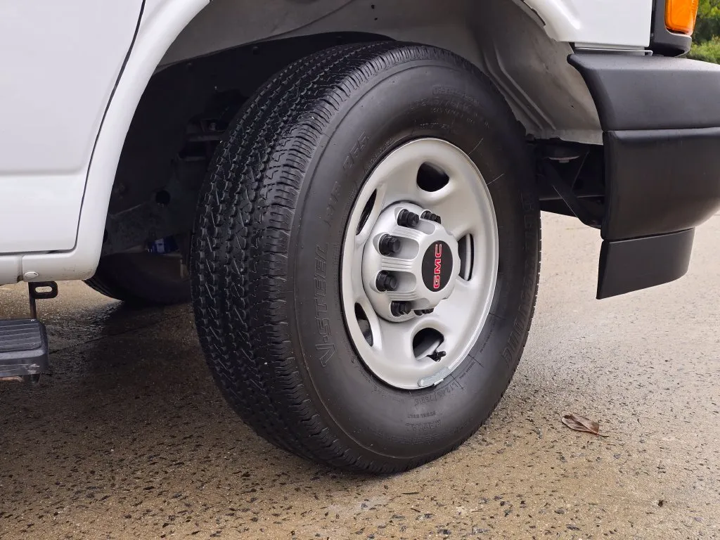 GMC Savana photo 37