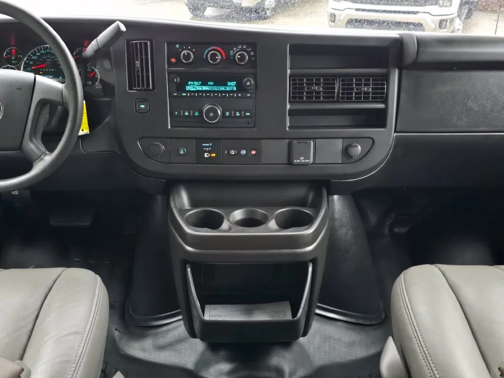 GMC Savana photo 20