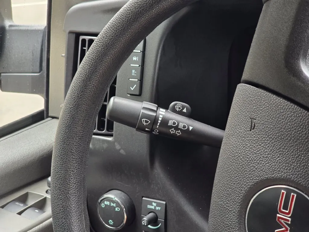 GMC Savana photo 17