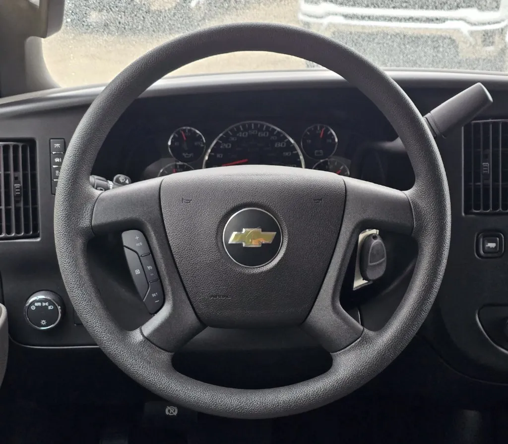 Chevrolet Express photo 19
