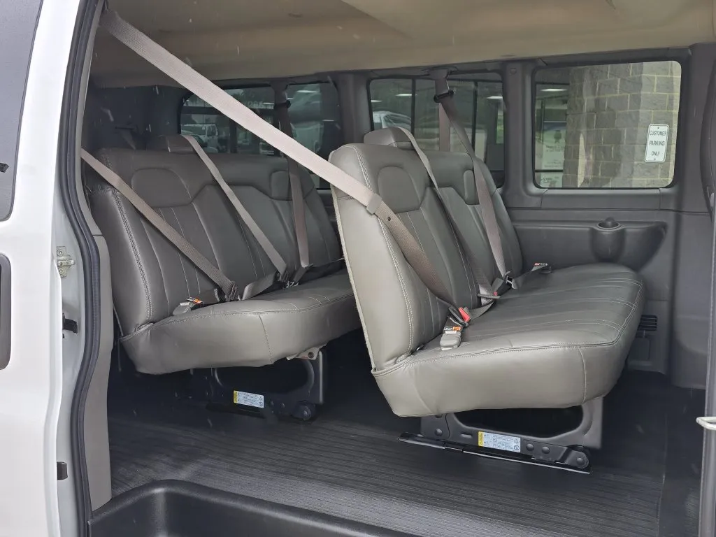 Chevrolet Express photo 15