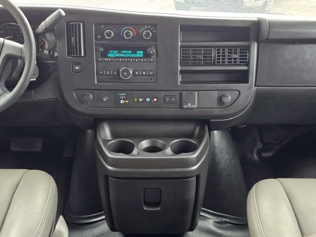 Chevrolet Express photo 23