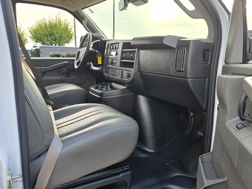 Chevrolet Express photo 30