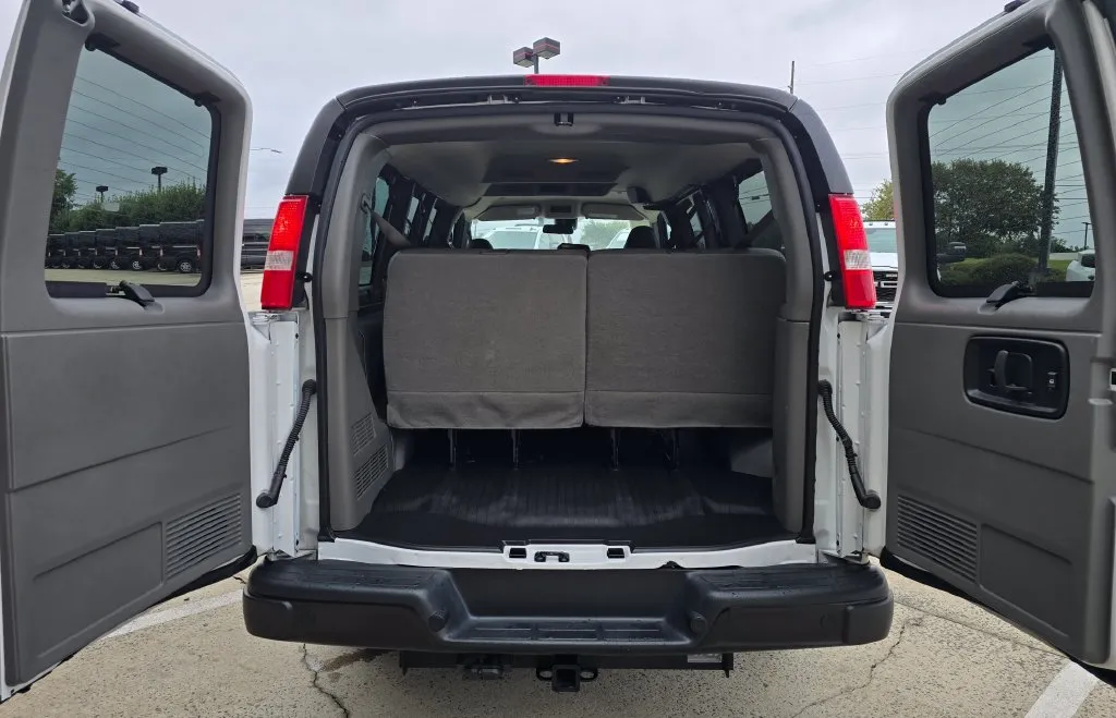 Chevrolet Express photo 11