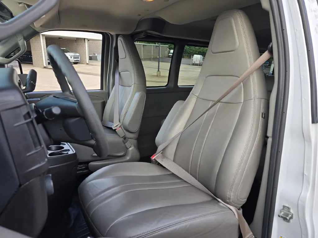 Chevrolet Express photo 27