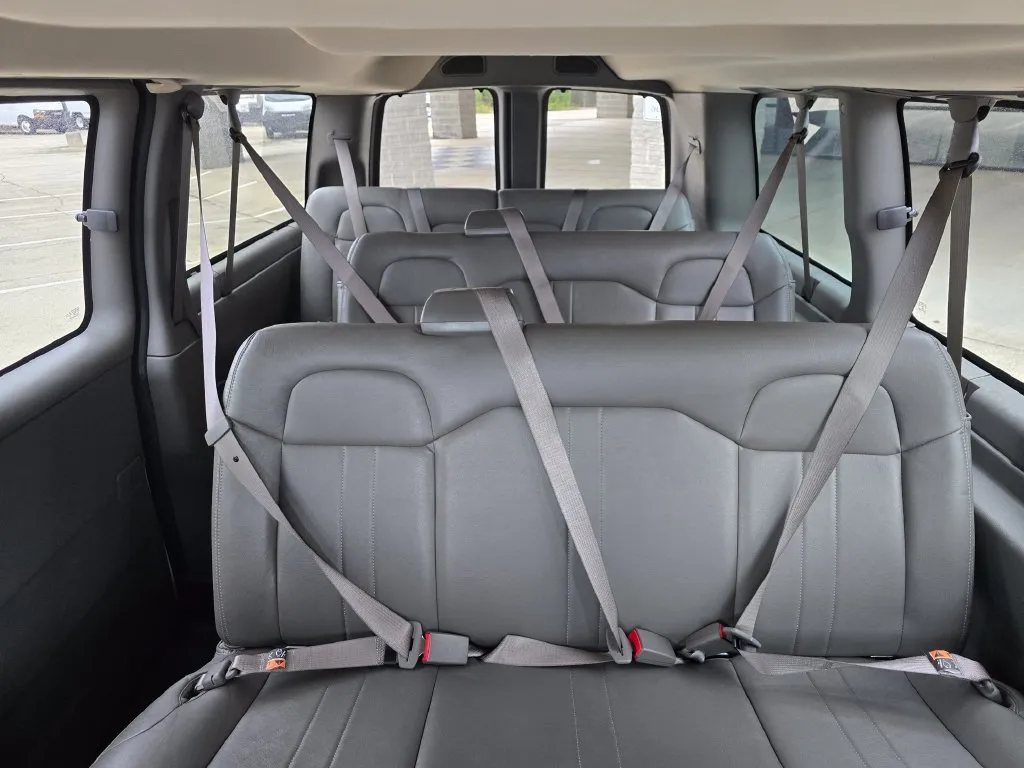 Chevrolet Express photo 17