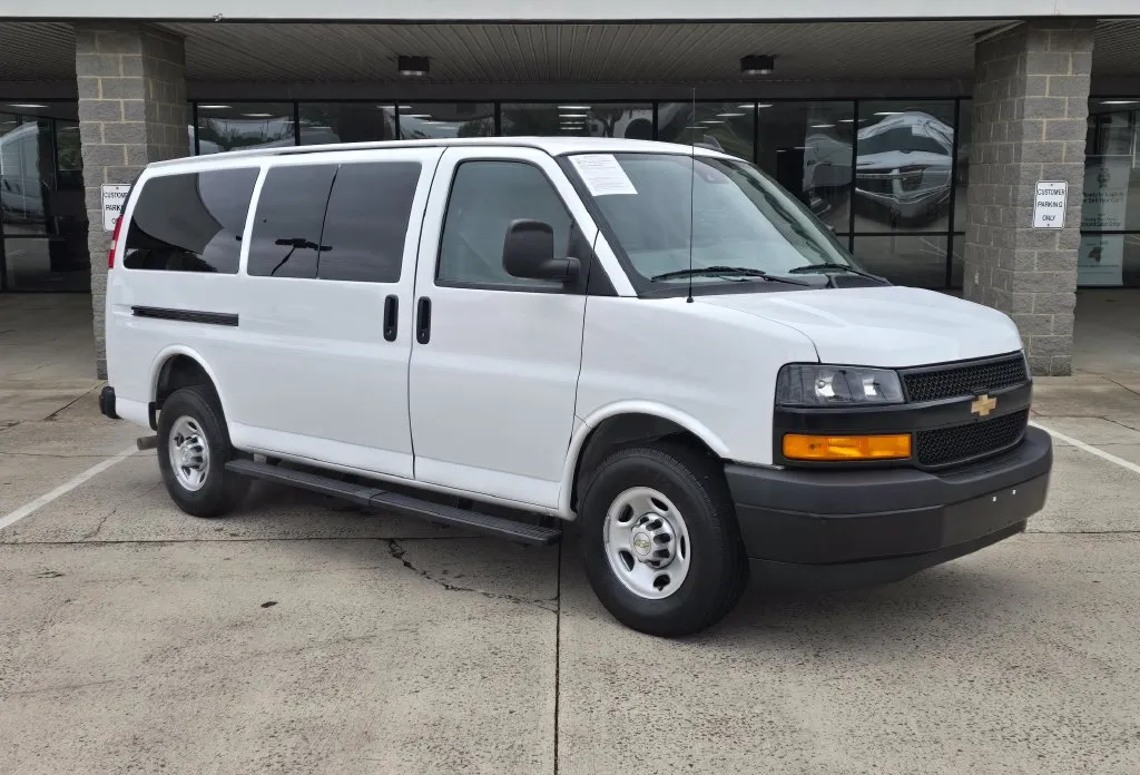 Chevrolet Express photo 2