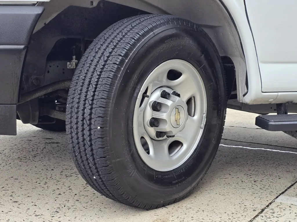 Chevrolet Express photo 34