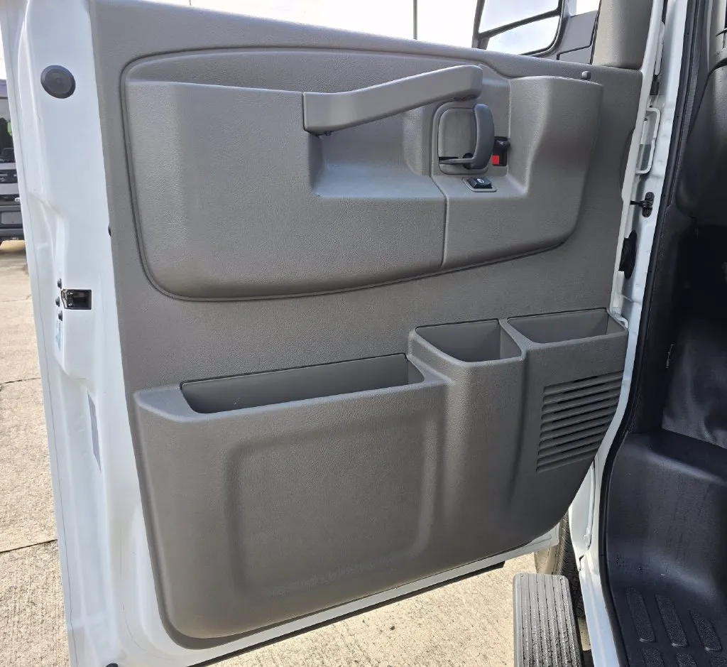 Chevrolet Express photo 28