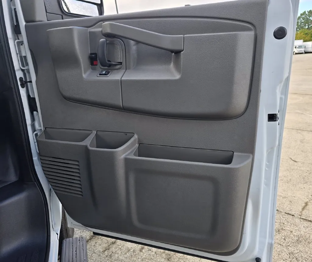Chevrolet Express photo 32