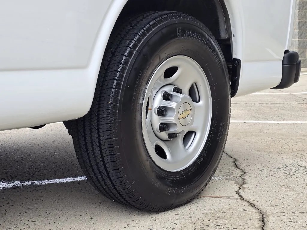 Chevrolet Express photo 35