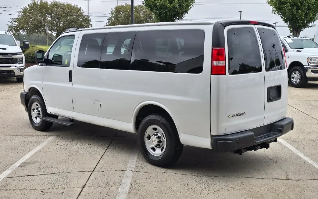Chevrolet Express photo 7