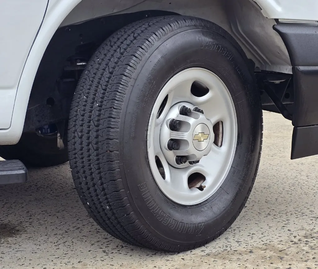 Chevrolet Express photo 37