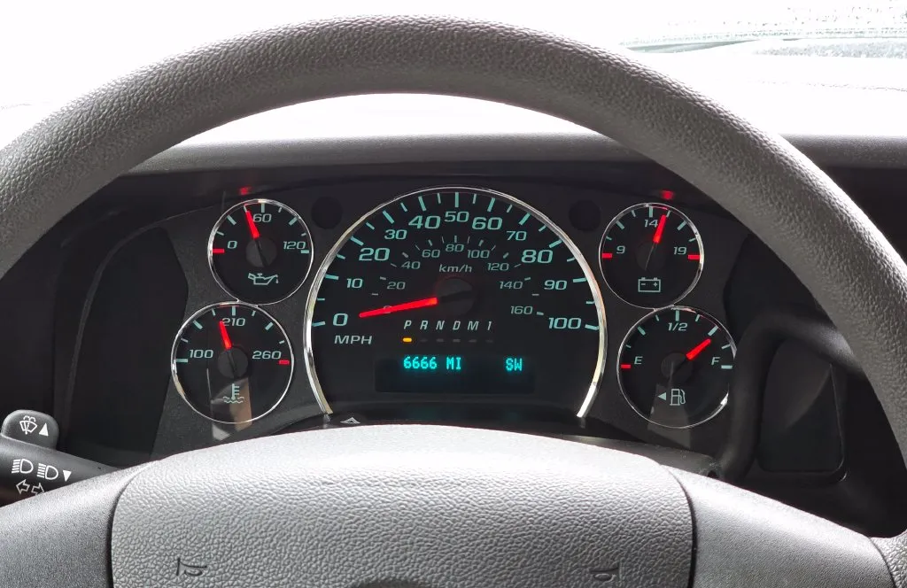 Chevrolet Express photo 22
