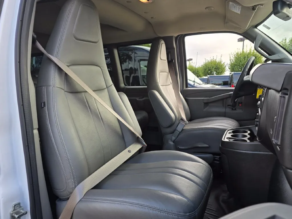 Chevrolet Express photo 31
