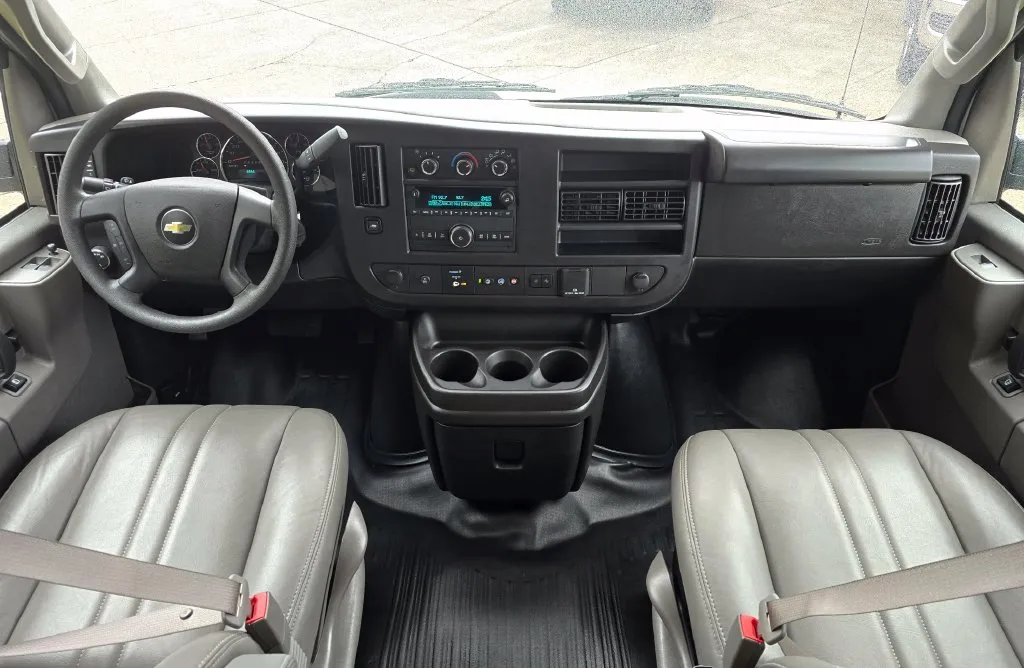 Chevrolet Express photo 18