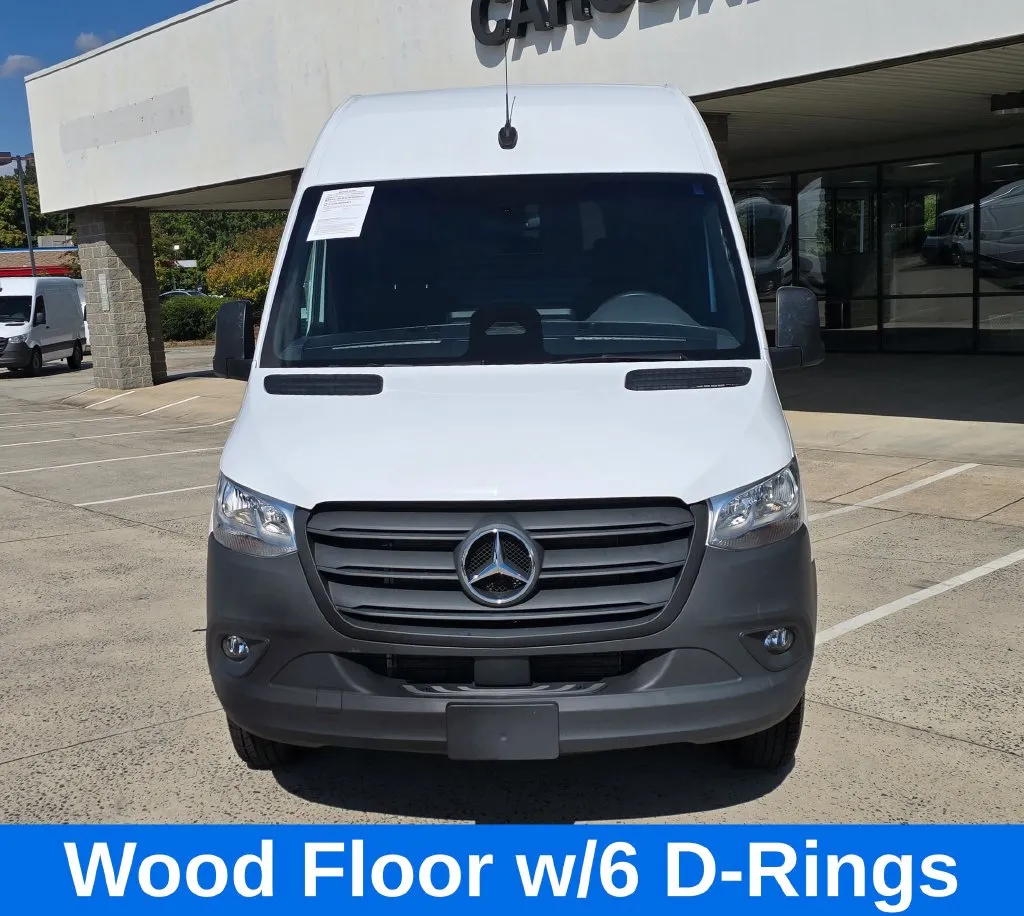 Mercedes-Benz Sprinter photo 12