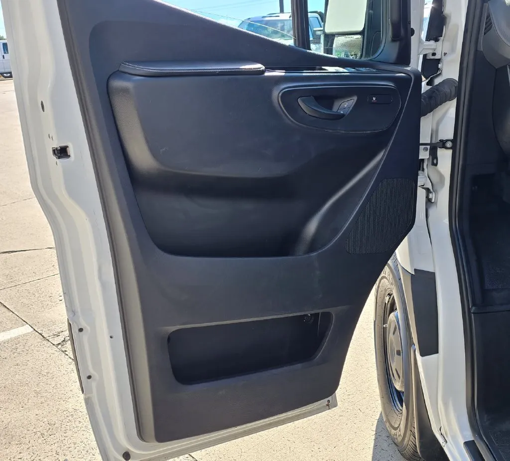 Mercedes-Benz Sprinter photo 24