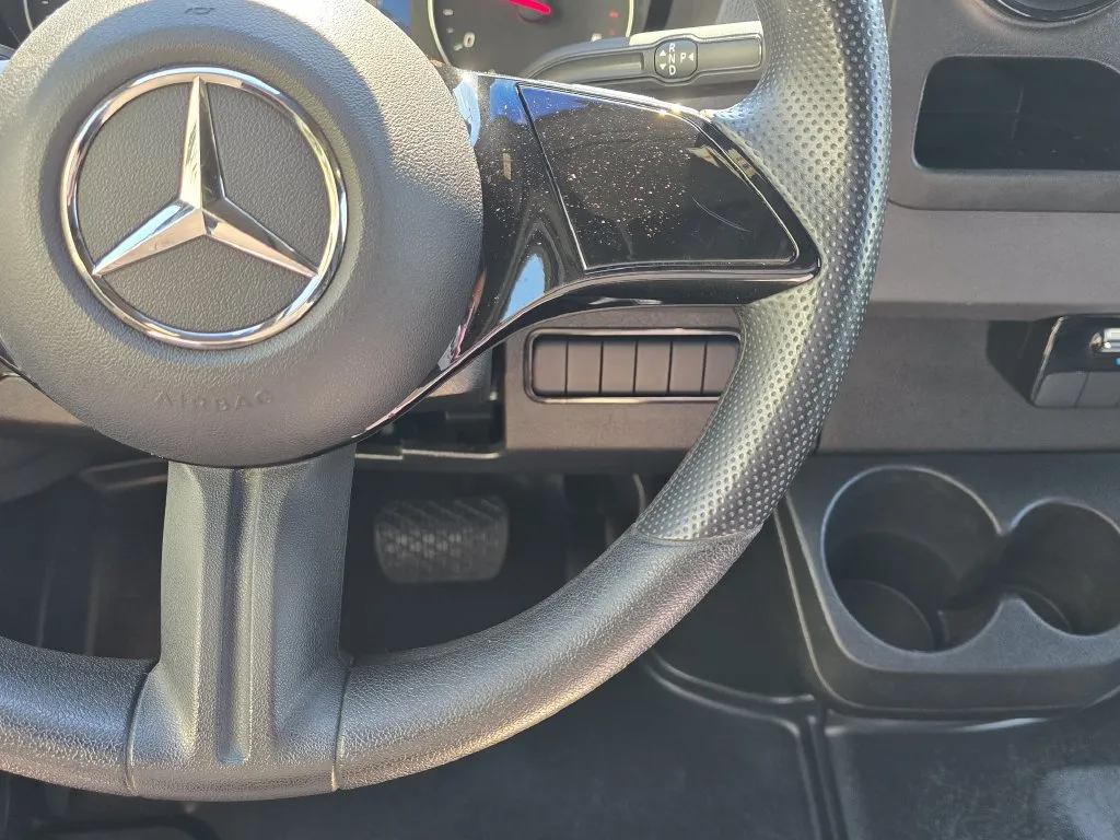 Mercedes-Benz Sprinter photo 33