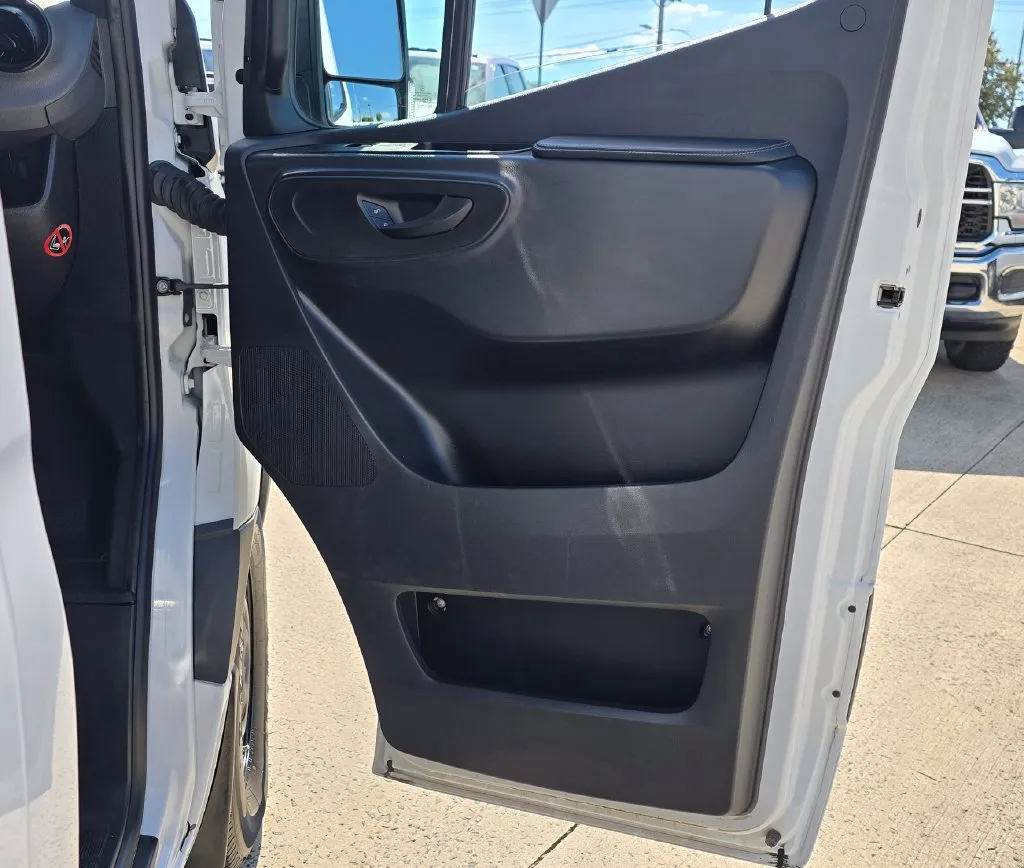 Mercedes-Benz Sprinter photo 20