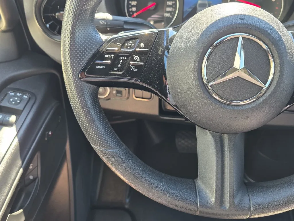 Mercedes-Benz Sprinter photo 31