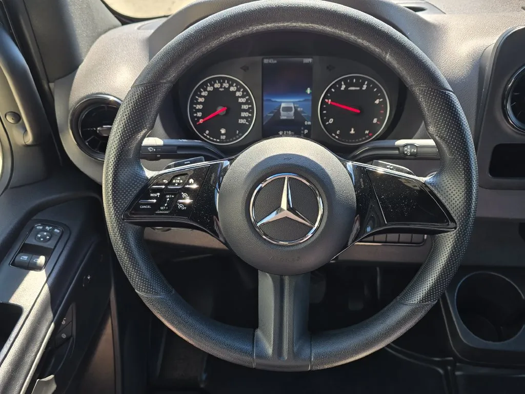 Mercedes-Benz Sprinter photo 32