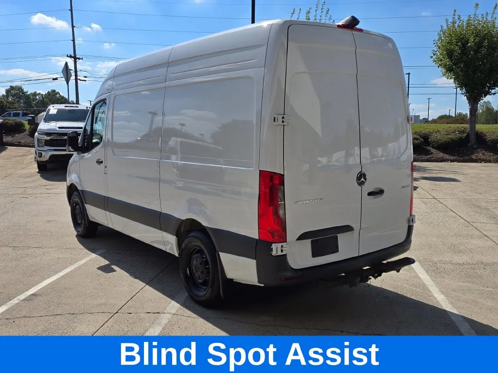 Mercedes-Benz Sprinter photo 10
