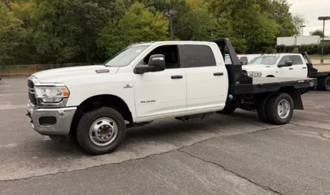White 2024 Ram 3500 SLT 4X4 9.5ft Flatbed 6.7L I6 Cummins Turbo-Diesel for sale in Concord, NC
