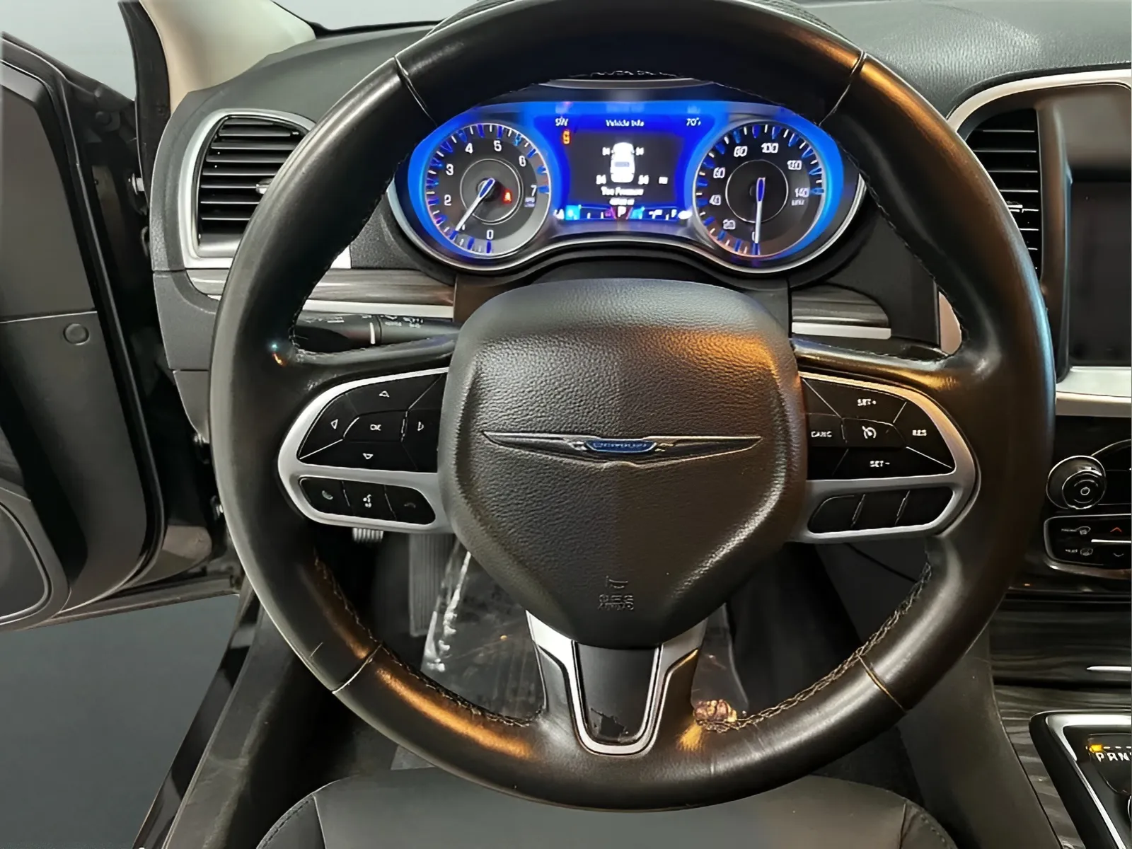 2022 Chrysler 300 Touring - Photo 19