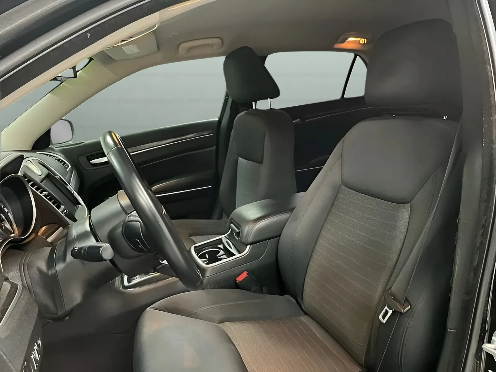 2022 Chrysler 300 Touring - Photo 9