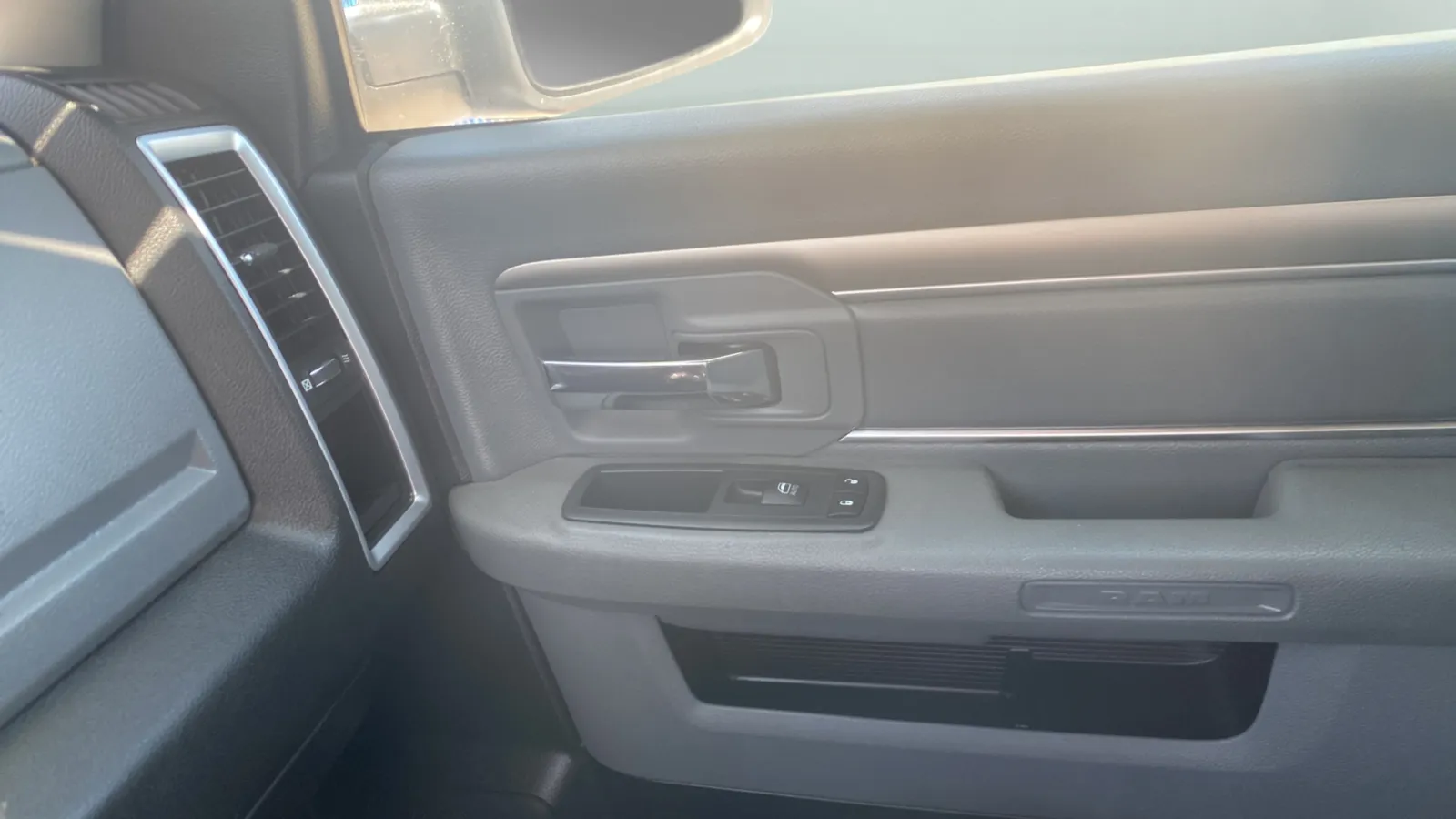 2020 RAM Ram 1500 Classic SLT - Photo 17
