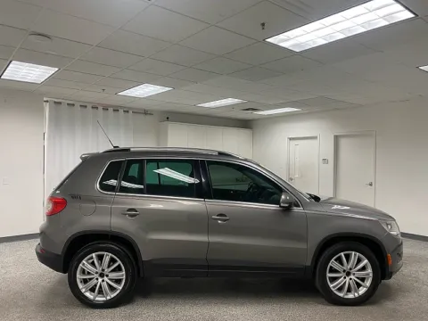 More photos of 2009 Volkswagen Tiguan SE w/Leather at Ideal Cars - East Mesa (Hill), AZ