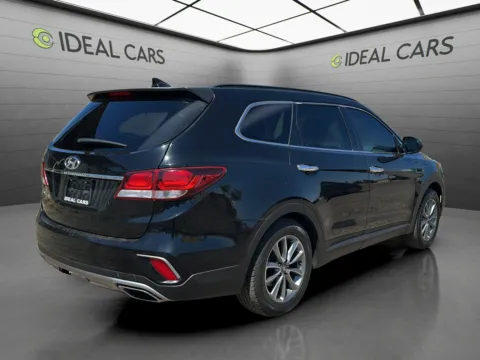 More photos of 2018 Hyundai Santa Fe SE at Ideal Cars - East Mesa (Hill), AZ
