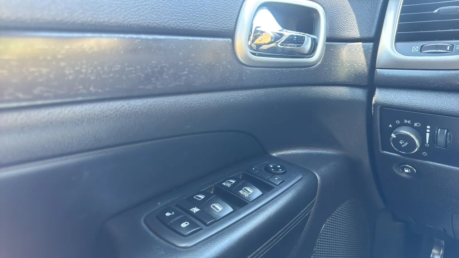 2018 Jeep Grand Cherokee Altitude - Photo 16