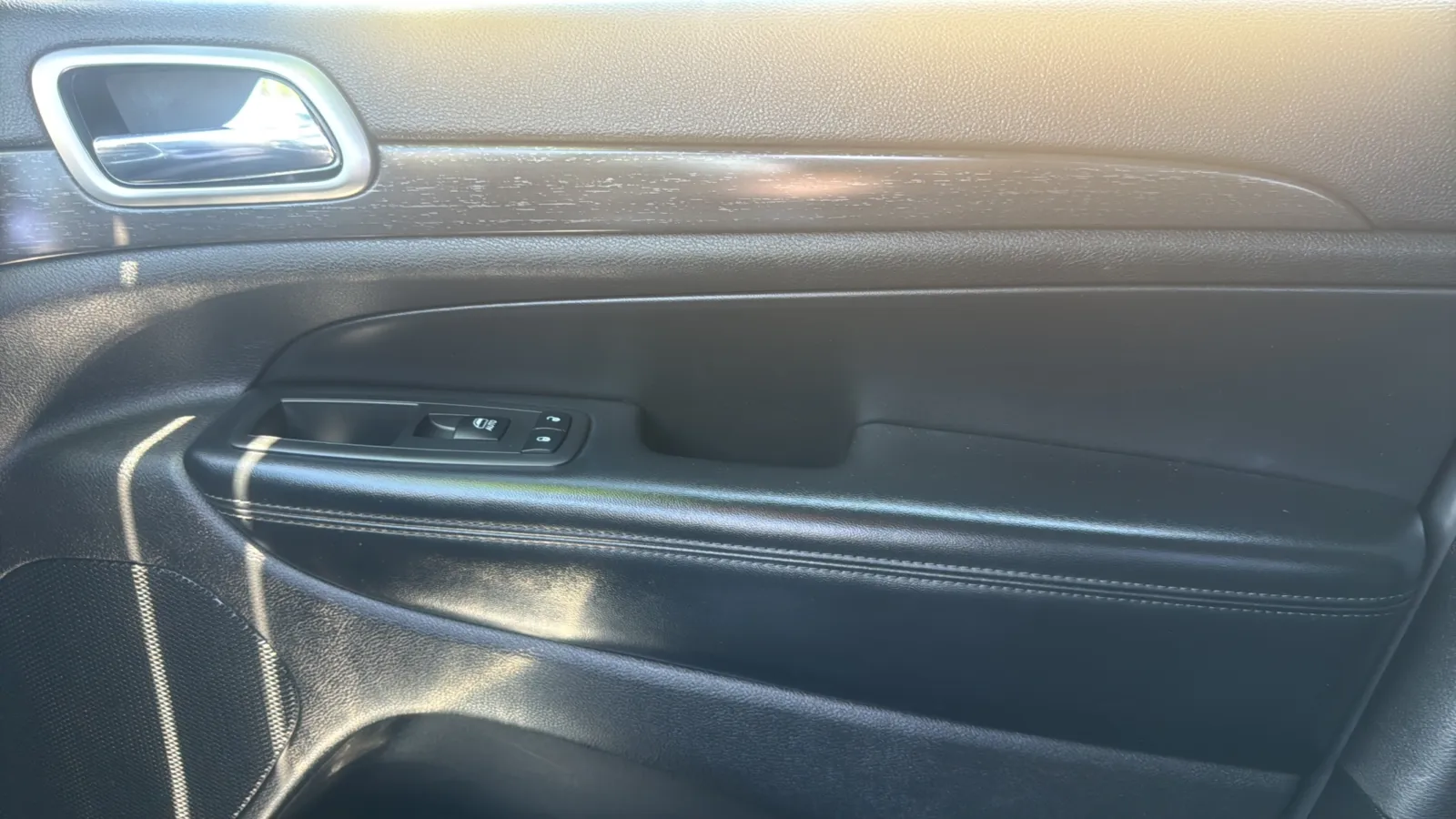 2018 Jeep Grand Cherokee Altitude - Photo 18