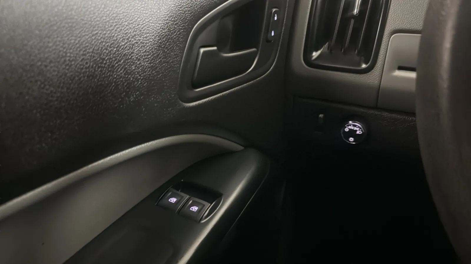 Chevrolet Colorado photo 16