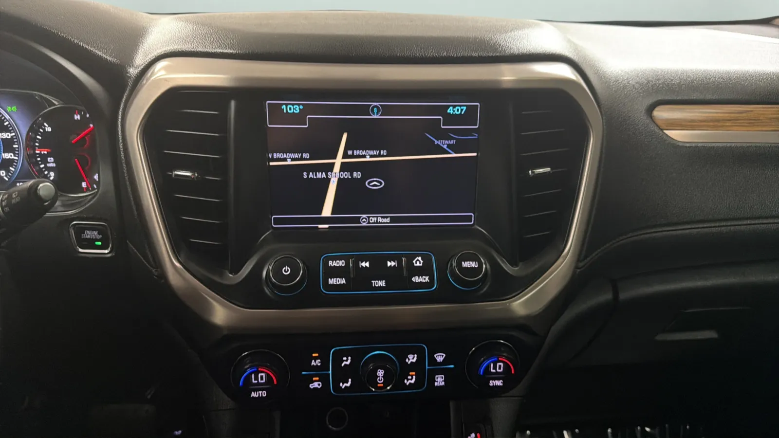 GMC Acadia photo 14