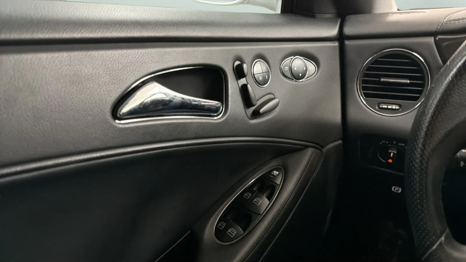 Mercedes-Benz CLS photo 14