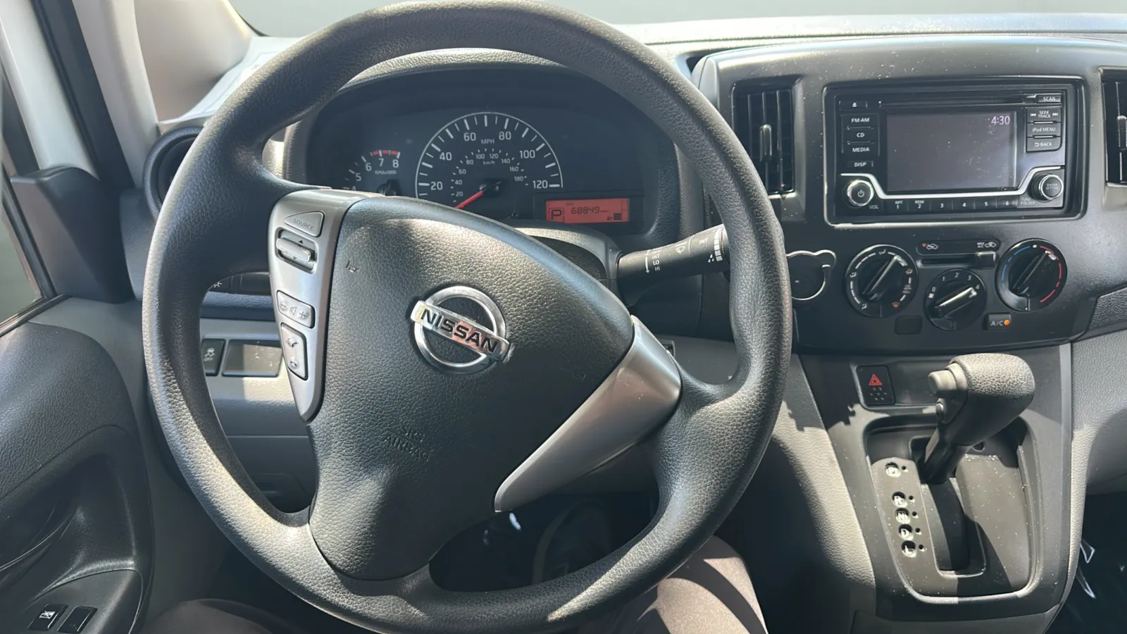 Nissan NV200 photo 10